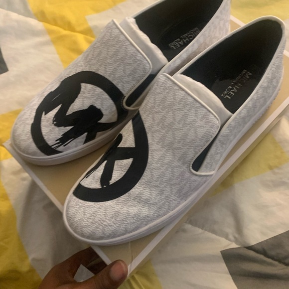 Micheal kors slip-ons - Picture 2 of 11